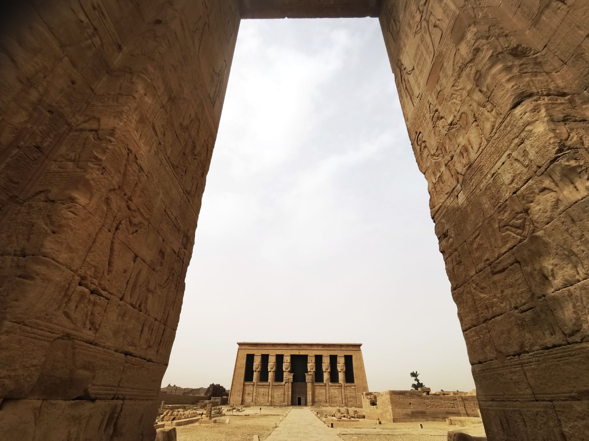 Temple Dendera, jasmine debels, egypt